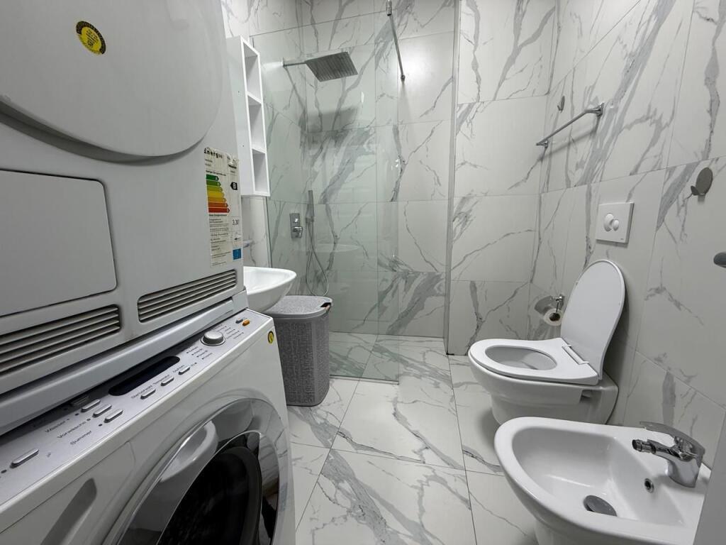 Apartament 2+1 per qira ne Xhamllik