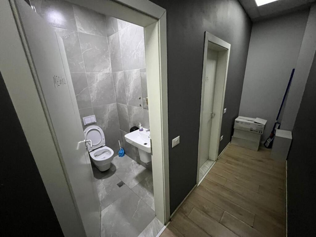 ZYRE ME QERA 515 M2 RRUGA E DIBRES 6000 EURO