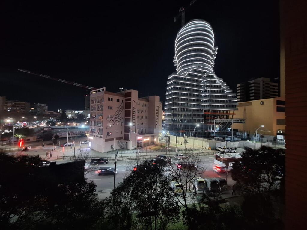 🏢 Jepet me qira apartament / zyrë pranë Qendrës së Tiranës  