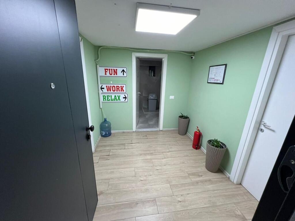ZYRE ME QERA 515 M2 RRUGA E DIBRES 6000 EURO