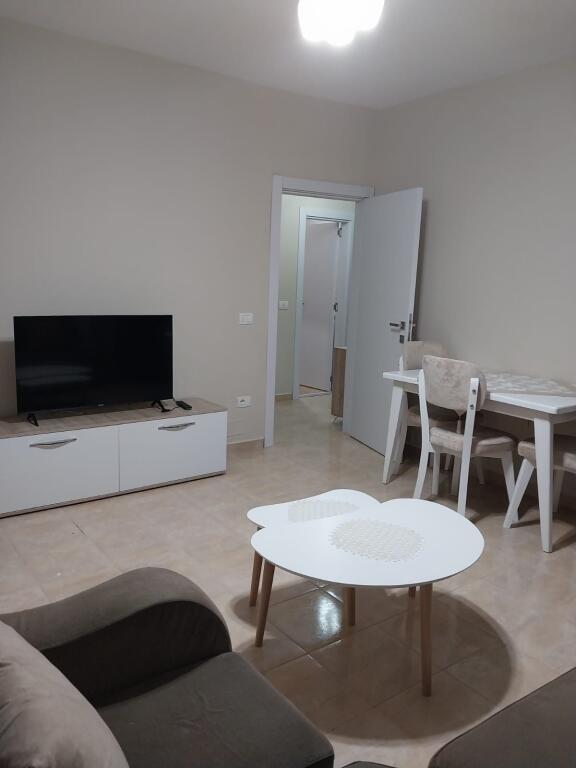 Jepet apartament 1+1 me qira siper Komunes tek Mbikalimi!