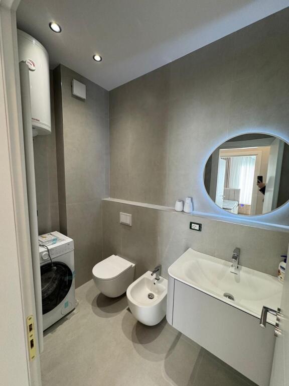 Qera Apartament 2+1+Post Parkimi,Komuna e Parisit 1,400 €