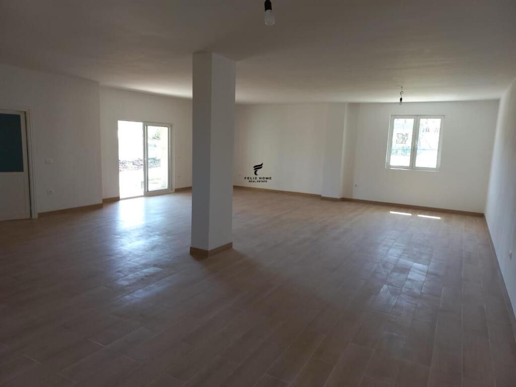 MAGAZINE ME QERA 100M2 ASTIR 450 EURO