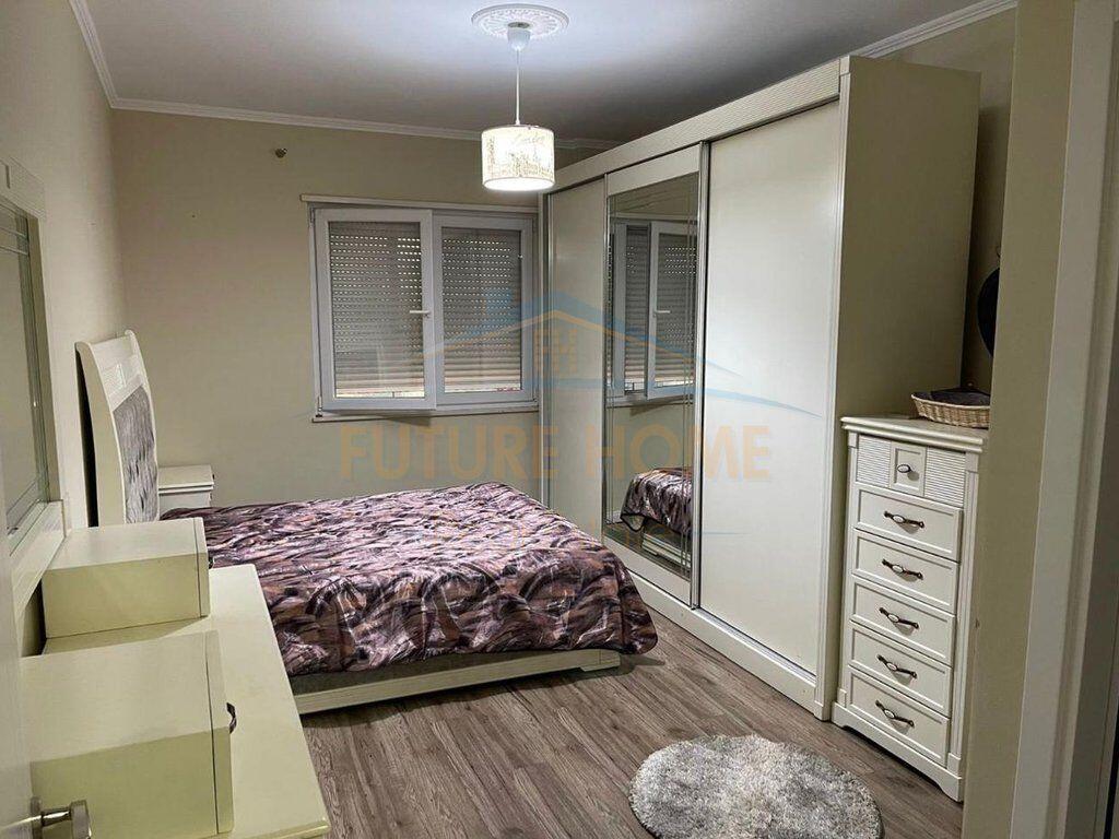 Shitet, Apartament 2+1+2 ne Fresk