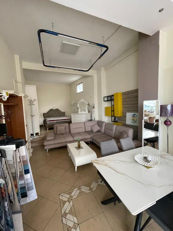 NEGOZIO IN AFFITTO 360 M2 VIALONE ZOGU I PARE 750.000 LEKE
