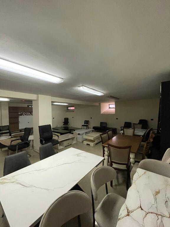 NEGOZIO IN AFFITTO 360 M2 VIALONE ZOGU I PARE 750.000 LEKE