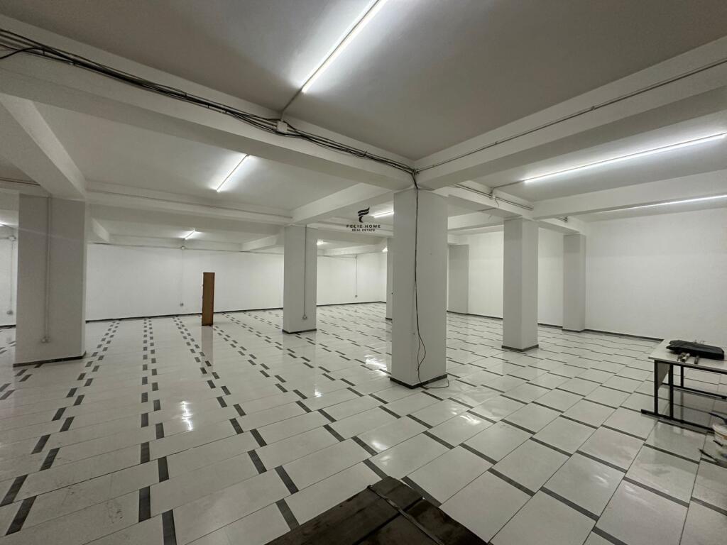 MAGAZZINI IN AFFITTO 280 M2 ASTIR 90.000 LEKE FH-54769