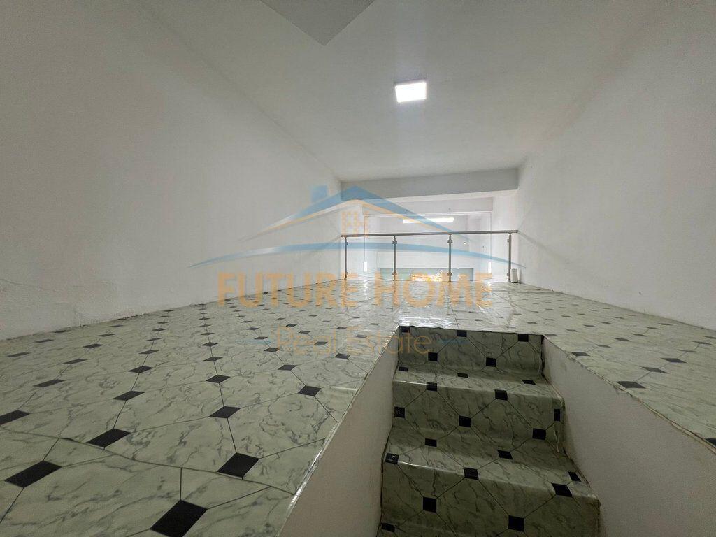 In vendita, Locale Commerciale Duplex, Unaza e Re