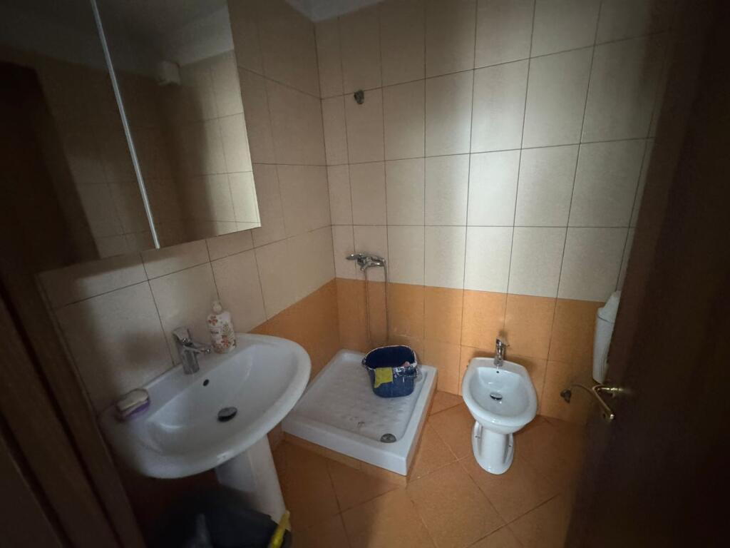 🏡Appartamento 2+1 in affitto 📍 Indirizzo: Via Jordan Misja💰 Prezzo: 70.000 lek / mese