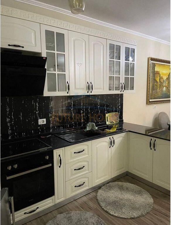 Shitet, Apartament 2+1+2 ne Fresk