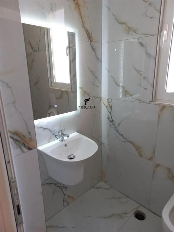 MAGAZINE ME QERA 100M2 ASTIR 450 EURO