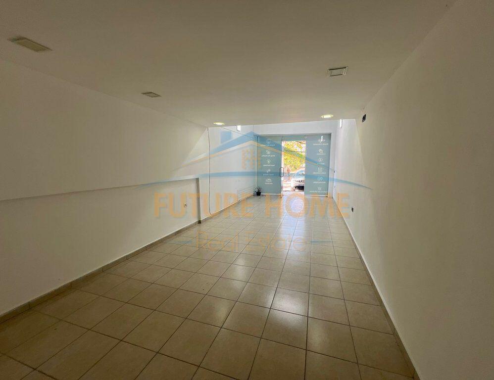 In vendita, Locale Commerciale Duplex, Unaza e Re