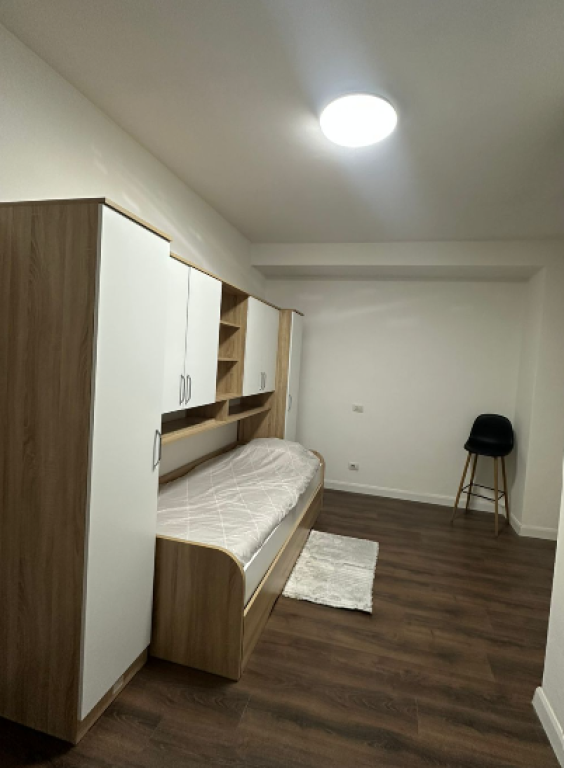 🏡 Apartment 3+1 for Rent – Komuna e Parisit