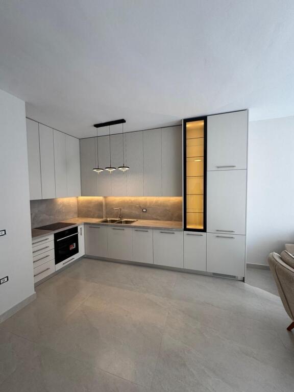 Qera Apartament 2+1+Post Parkimi,Komuna e Parisit 1,400 €