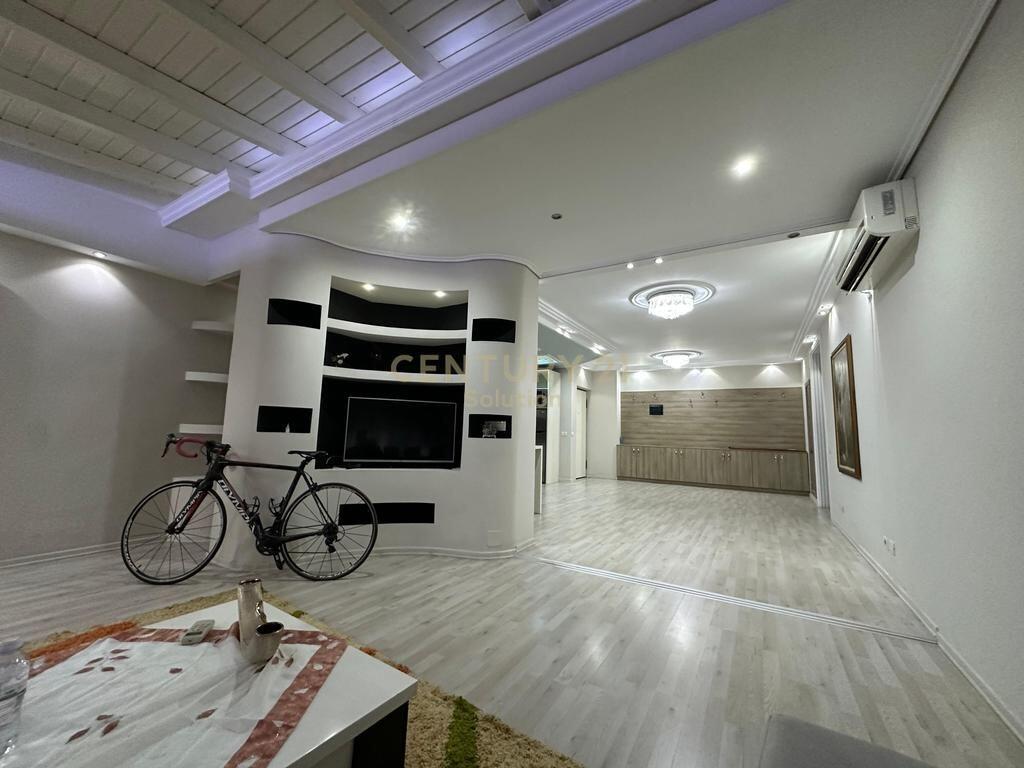 Apartment 2+1+2 for sale near the Palace with Arrows