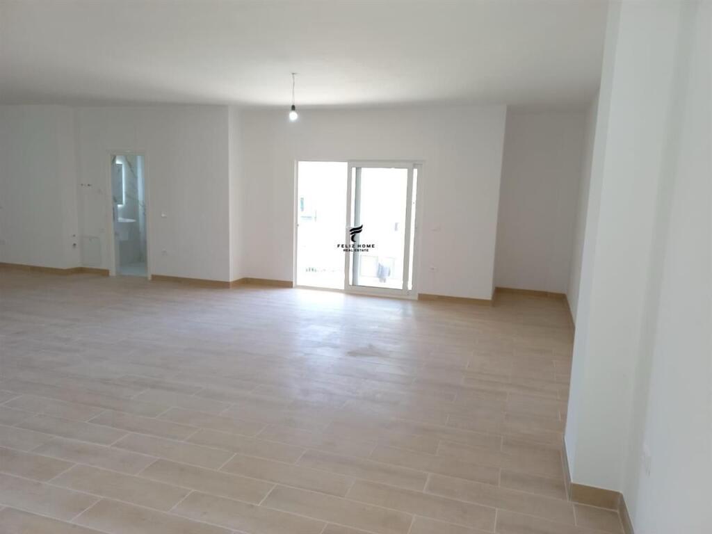MAGAZINE ME QERA 100M2 ASTIR 450 EURO