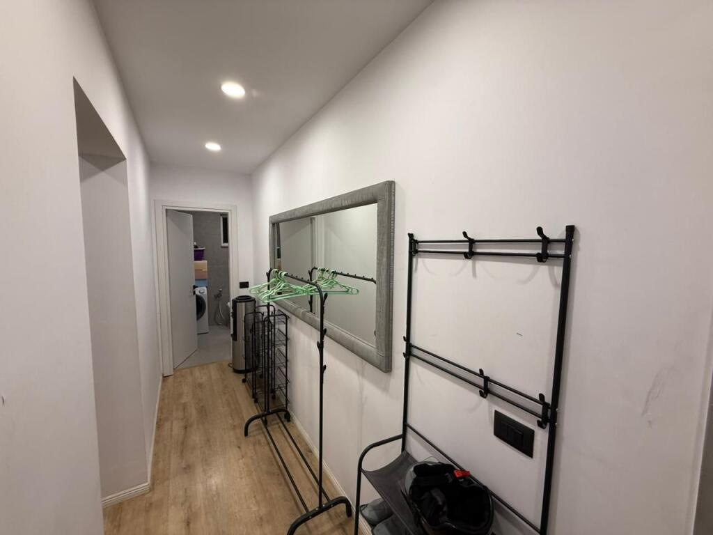 📣 STUDIO FOR RENT (Papafingo) 📍 Electric Market, Near the Pedestrian Area ✨💶 Price 45,000 Leke/Month
