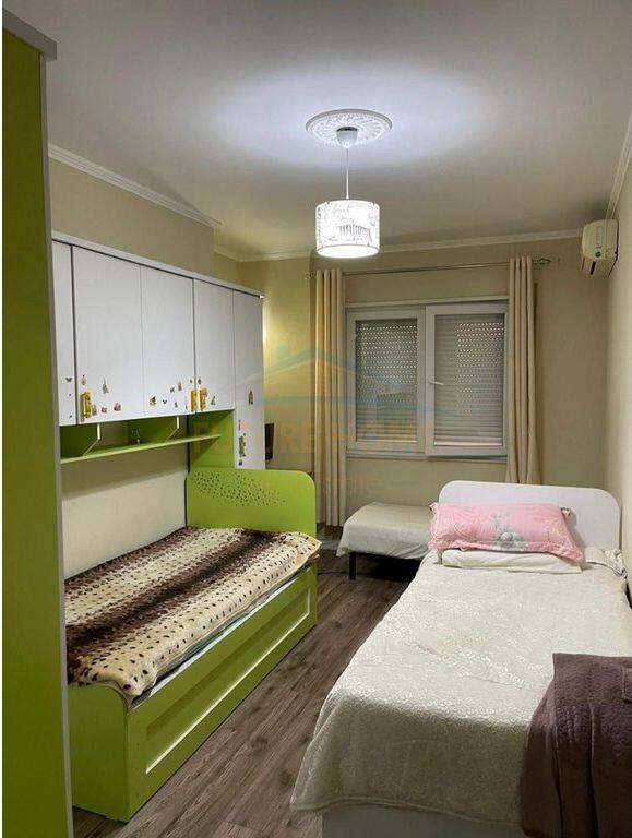 Shitet, Apartament 2+1+2 ne Fresk