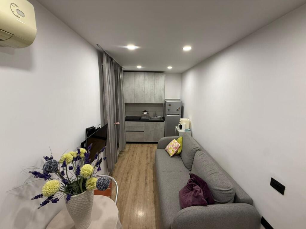 📣 STUDIO FOR RENT (Papafingo) 📍 Electric Market, Near the Pedestrian Area ✨💶 Price 45,000 Leke/Month