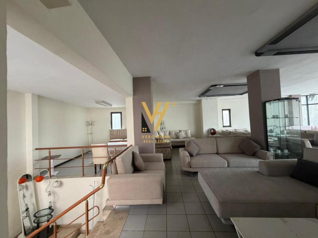 SI AFFITTA IMMOBILE COMMERCIALE 360M2 VICINO ALLA STAZIONE FERROVIARIA 750.000 LEKE
