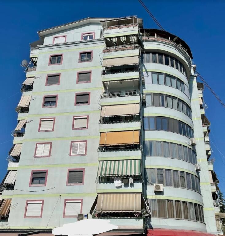 Locale commerciale in vendita al Complesso Grand, Ali Demi