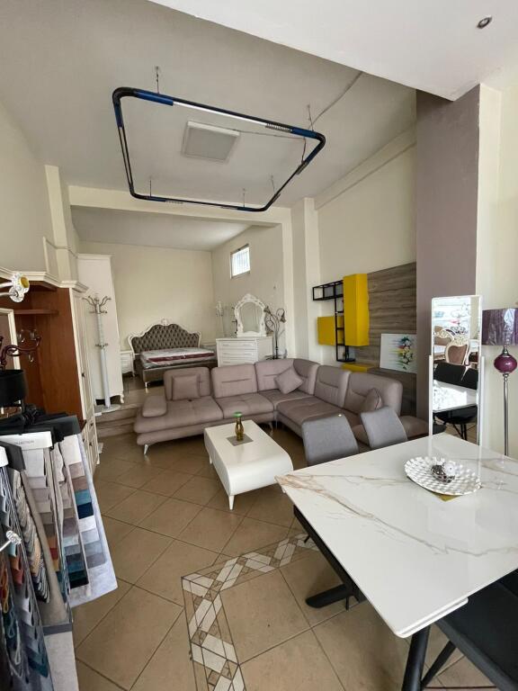 NEGOZIO IN AFFITTO 360 M2 VIALONE ZOGU I PARE 750.000 LEKE