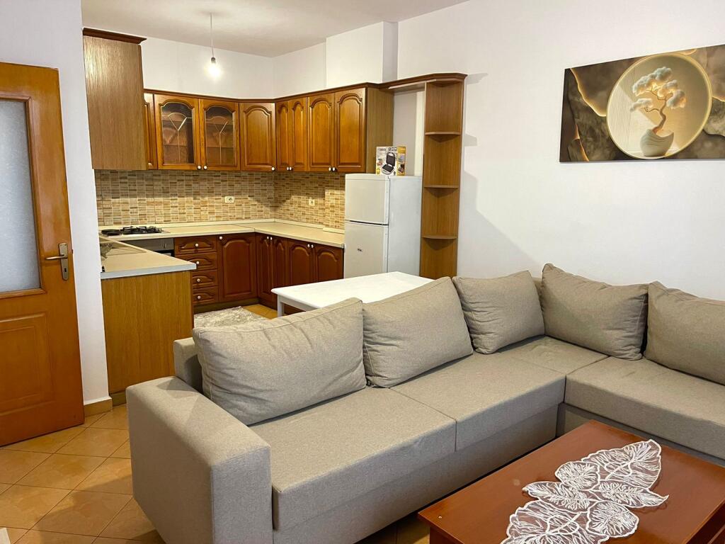 📣 Appartamento 2+1 in affitto – 📍 Via Gjergj Legisi Lapraka💶 Prezzo: 55.000 lek / mese