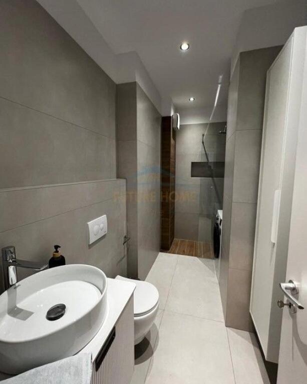 Affitto, Appartamento 1+1, Complesso Aura, Tirana.