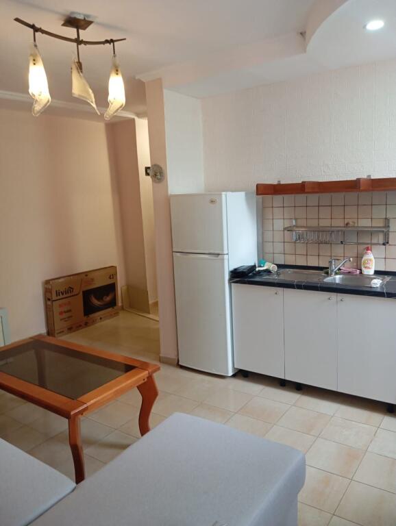 🏠 JEPET APARTAMENT ME QERA 1+1 pranë Shkollës së Baletit, Rruga Elbasanit