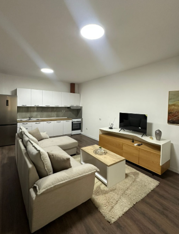 🏡 Apartment 3+1 for Rent – Komuna e Parisit