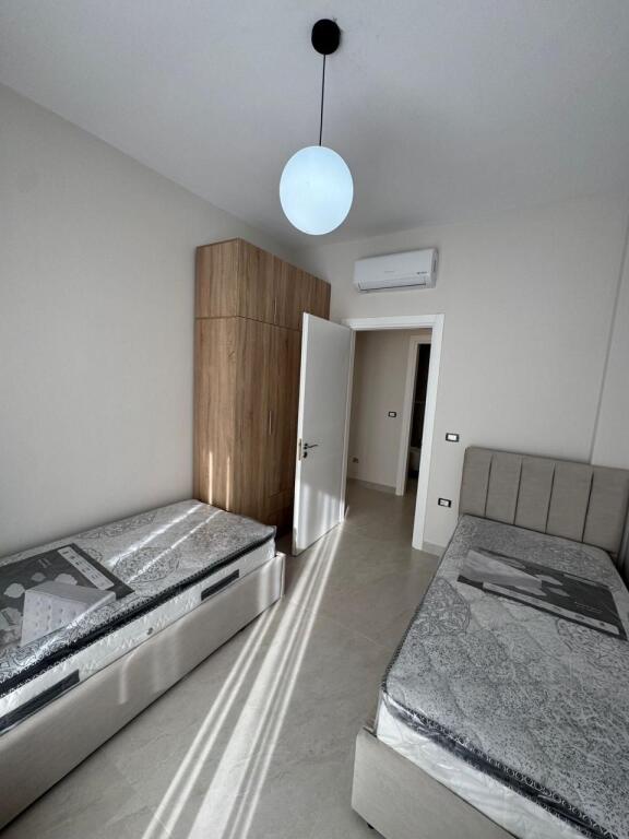 Qera Apartament 2+1+Post Parkimi,Komuna e Parisit 1,400 €