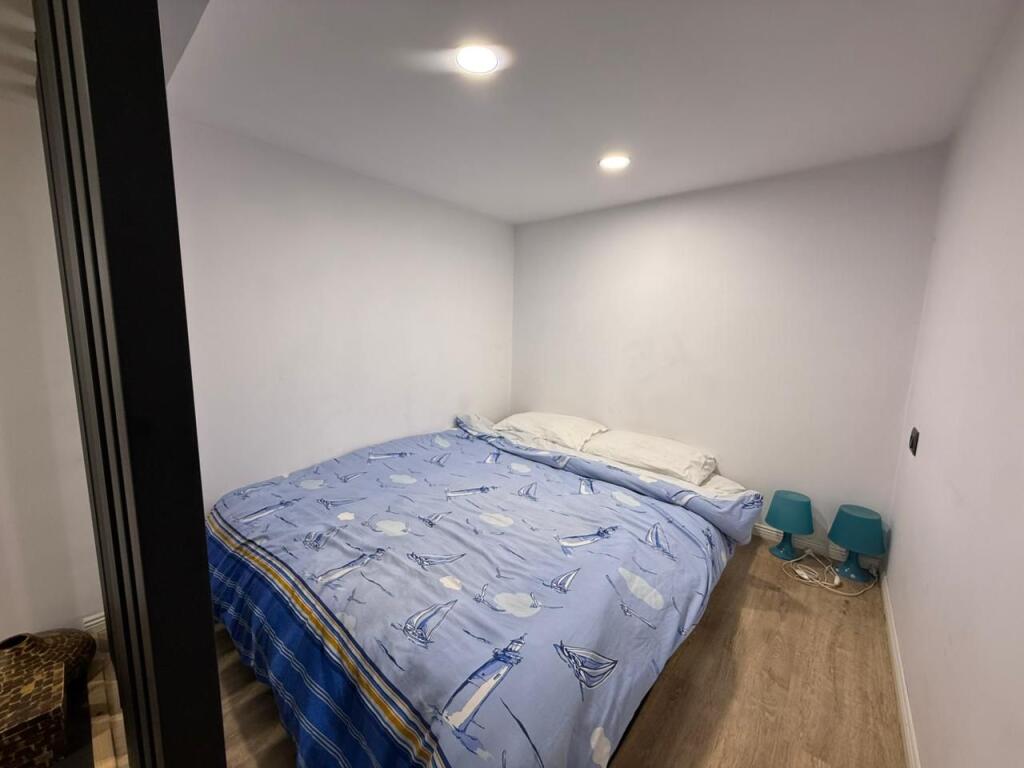 📣 STUDIO FOR RENT (Papafingo) 📍 Electric Market, Near the Pedestrian Area ✨💶 Price 45,000 Leke/Month