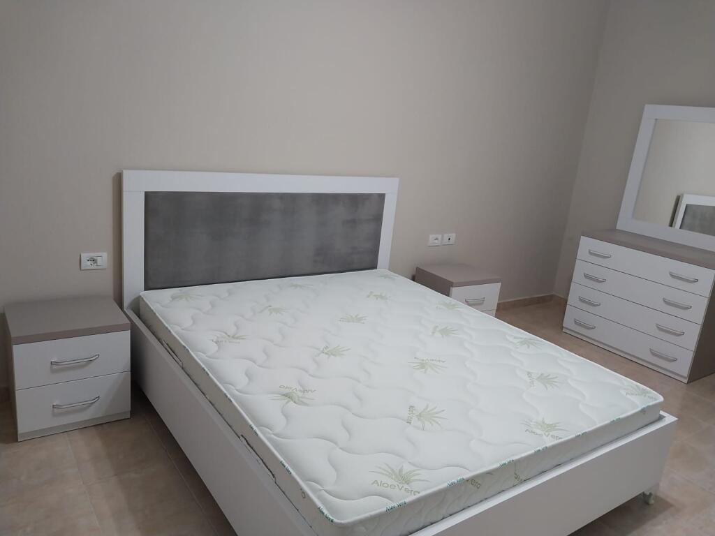 Jepet apartament 1+1 me qira siper Komunes tek Mbikalimi!