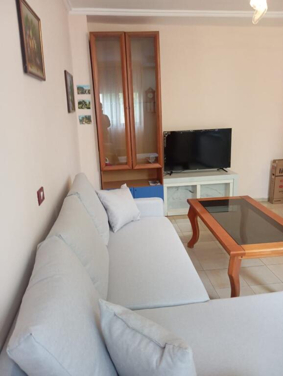 🏠 JEPET APARTAMENT ME QERA 1+1 pranë Shkollës së Baletit, Rruga Elbasanit