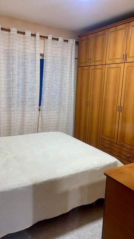 📣 AFFITTO Appartamento 2+1 📍 Laprake 🛣️ Via "Dritan Hoxha" ✨   🏢 Nuova Costruzione  🪜 5° Piano (Con Ascensore)  🛋️ Arredato Con Condizioni Moderne   💶Prezzo 65.000 Lek/Al Mese