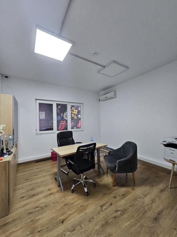 Office for rent in Bllok with an area of 311m2