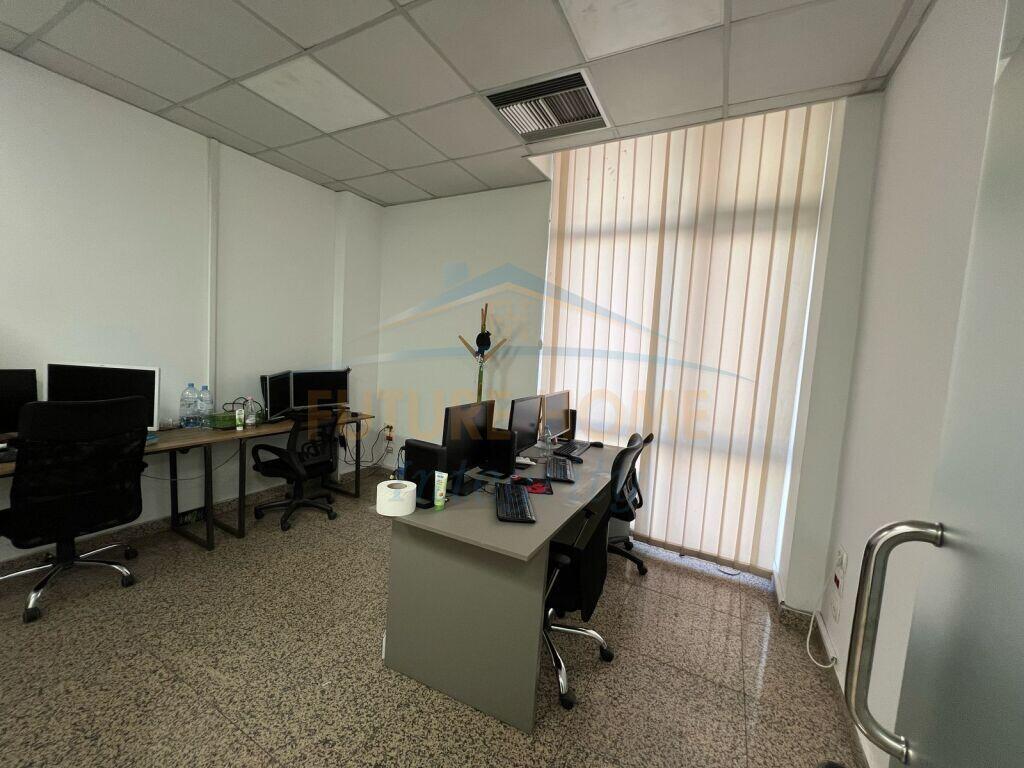 Affitto, Ambiente Commerciale per uffici, Blloku Tirane