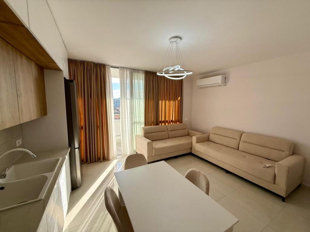 📣 AFFITTO Appartamento 2+1 Con 2 Bagni 📍 Vicino al Campo Ali Demi ✨   🏢 Nuova Costruzione  🪜 7° Piano (Con Ascensore)  🛋️ Arredato Con Condizioni Moderne  ✅ Mai Abitato Prima   💶 Prezzo 650 Euro