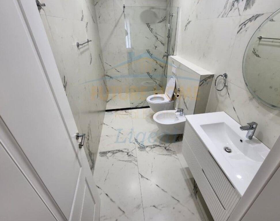 Affitto, Appartamento 2+1+Posto Auto, Lago Secco, Tirana.