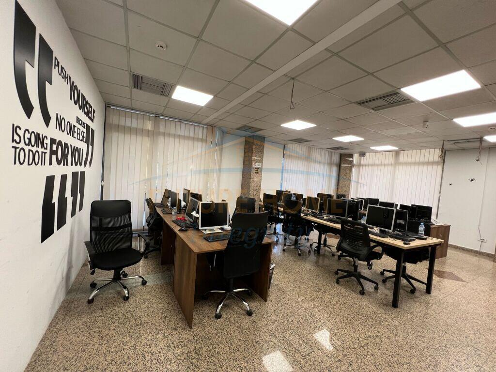 Affitto, Ambiente Commerciale per uffici, Blloku Tirane