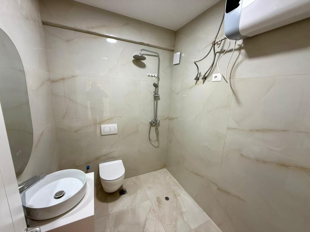 📣 AFFITTO Appartamento 2+1 Con 2 Bagni 📍 Vicino al Campo Ali Demi ✨   🏢 Nuova Costruzione  🪜 7° Piano (Con Ascensore)  🛋️ Arredato Con Condizioni Moderne  ✅ Mai Abitato Prima   💶 Prezzo 650 Euro