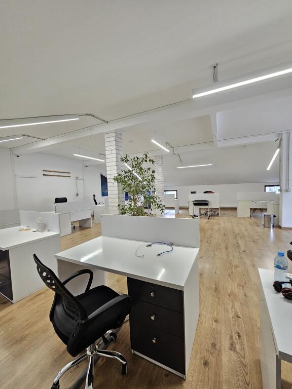 Office for rent in Bllok with an area of 311m2