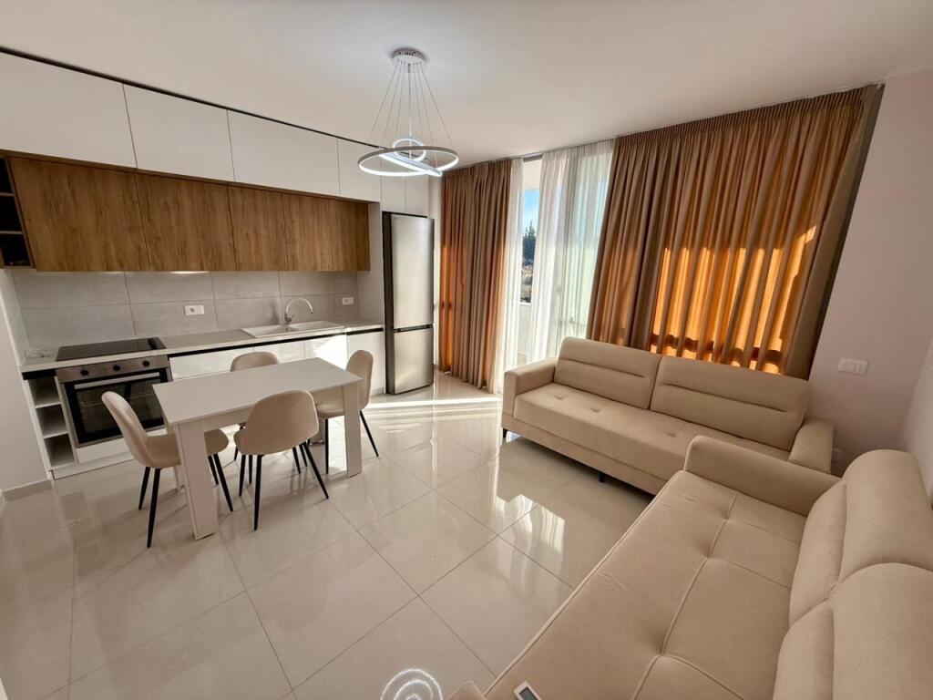 📣 AFFITTO Appartamento 2+1 Con 2 Bagni 📍 Vicino al Campo Ali Demi ✨   🏢 Nuova Costruzione  🪜 7° Piano (Con Ascensore)  🛋️ Arredato Con Condizioni Moderne  ✅ Mai Abitato Prima   💶 Prezzo 650 Euro