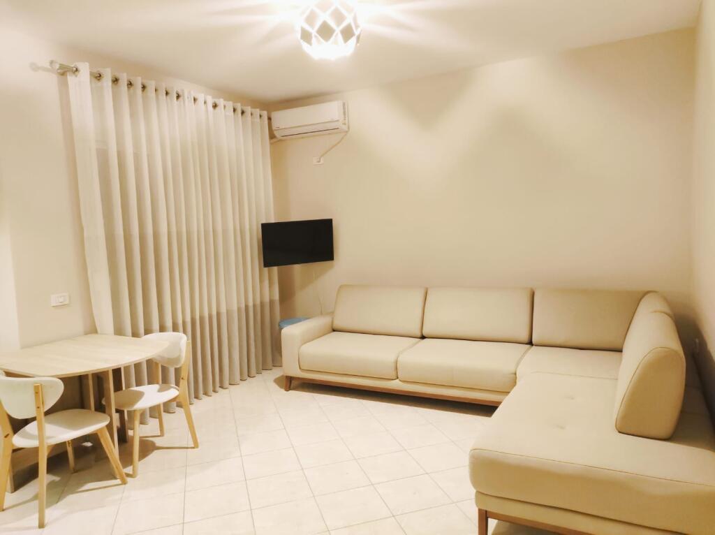 Apartament 1+1 me qira ne Yzberisht prane Unikut!