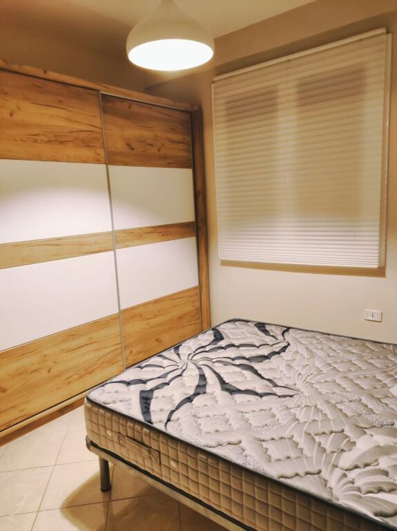 Apartament 1+1 me qira ne Yzberisht prane Unikut!