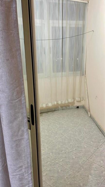 📣 AFFITTO Appartamento 2+1 📍 Laprake 🛣️ Via "Dritan Hoxha" ✨   🏢 Nuova Costruzione  🪜 5° Piano (Con Ascensore)  🛋️ Arredato Con Condizioni Moderne   💶Prezzo 65.000 Lek/Al Mese