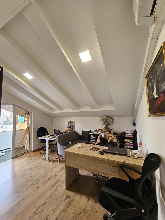 Office for rent in Bllok with an area of 311m2