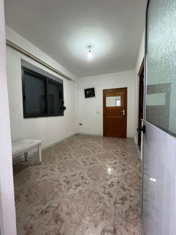 APARTMENT 1+1. 20000 LEKE.MISTO MAME