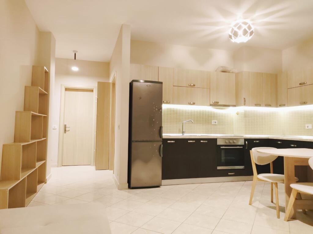 Apartament 1+1 me qira ne Yzberisht prane Unikut!
