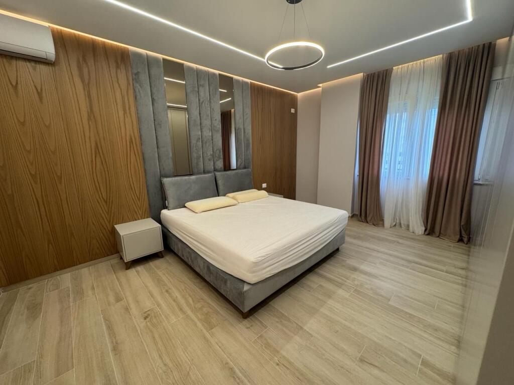 Jepet apartament me qera 2+1+2
